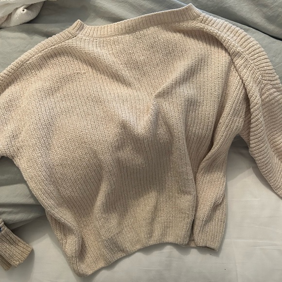 White chunk sweater with colorful stripes - Picture 3 of 4